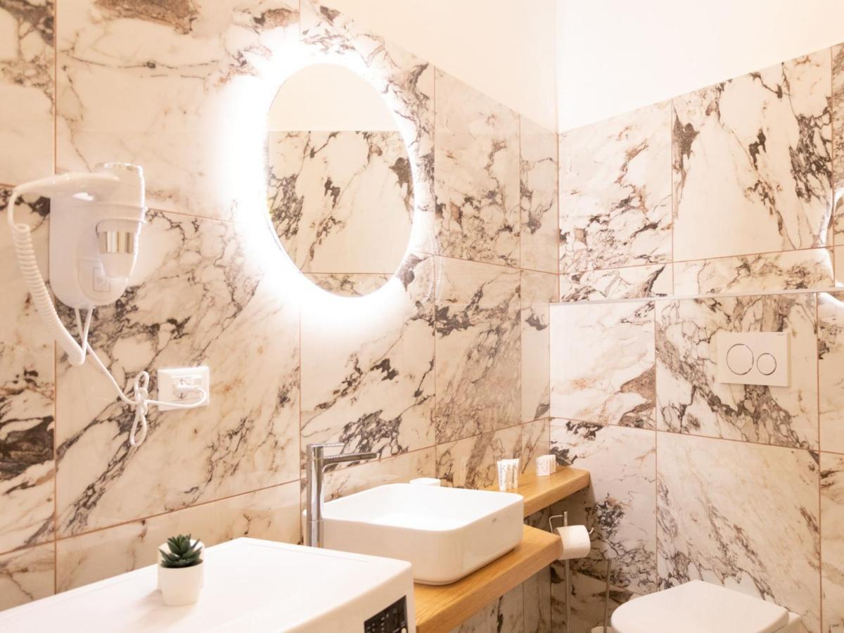 The Rent - Elegant Five-bedrooms Near Colosseo Appartement