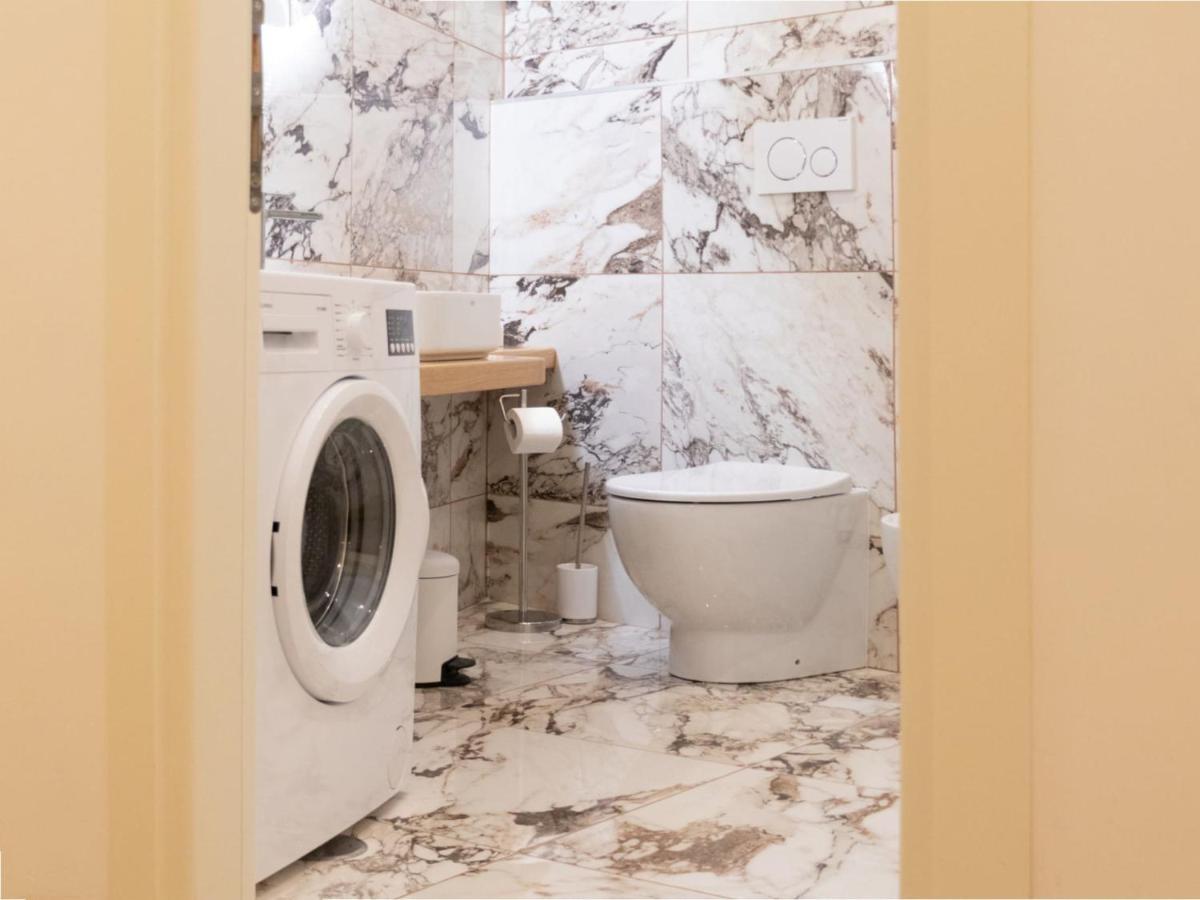 The Rent - Elegant Five-bedrooms Near Colosseo Appartement Rome